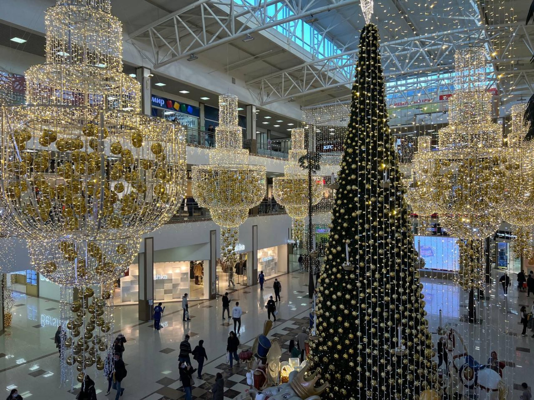 Как будут работать торговые центры и магазины Краснодара в новогодние каникулы: Расписание